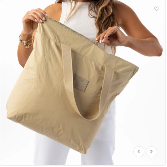 ALOHA COLLECTION Day Tripper Bag in Monochrome Dune/ Tan Daytripper Tote Bag - Picture 3 of 4